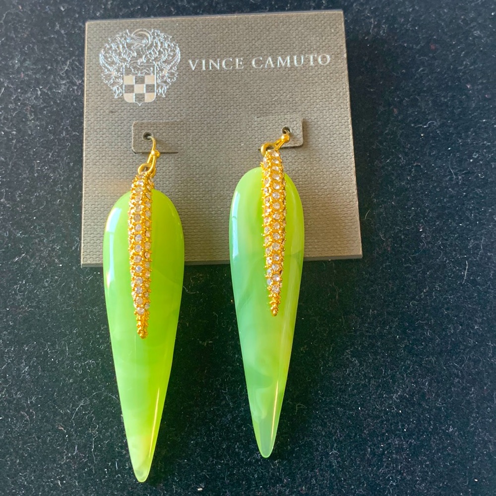 This is a beautiful pair of Vince Camuto earrings